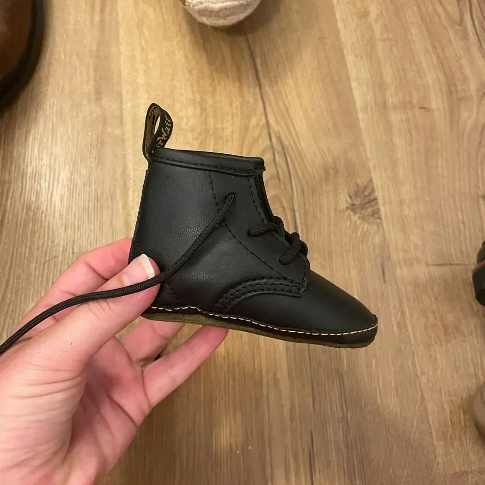 DR MARTENS NEWBORN BLACK 1460 AUBURN LEATHER BOOTIES SIZE 2 LIKE NEW